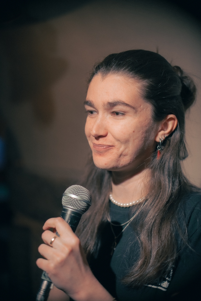 Louise Daudel, comedy club Intérieur Queer